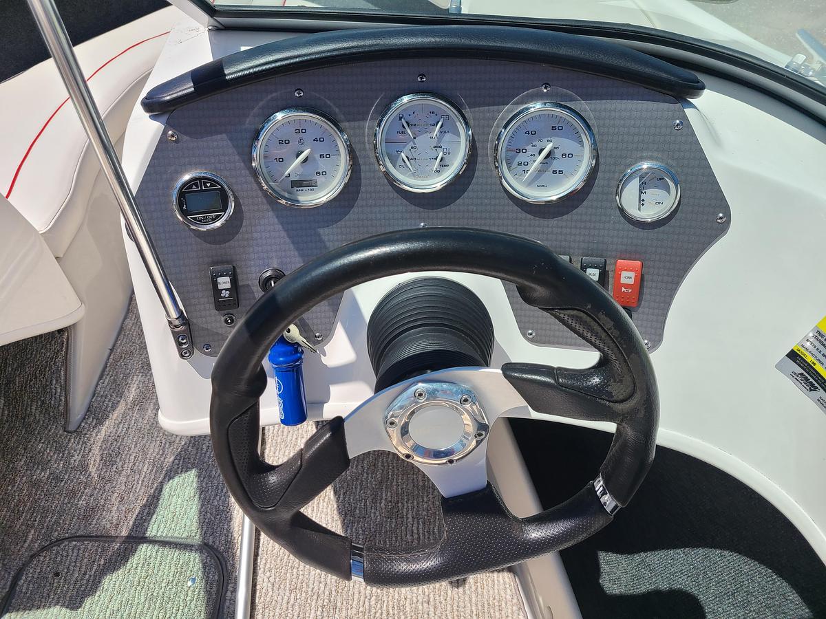 Used 2011 Rinker 186 Captiva