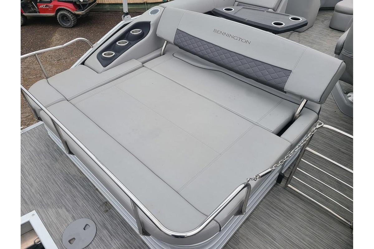 Used 2021 Bennington L22LSB Swingback W/ 90HP Yamaha