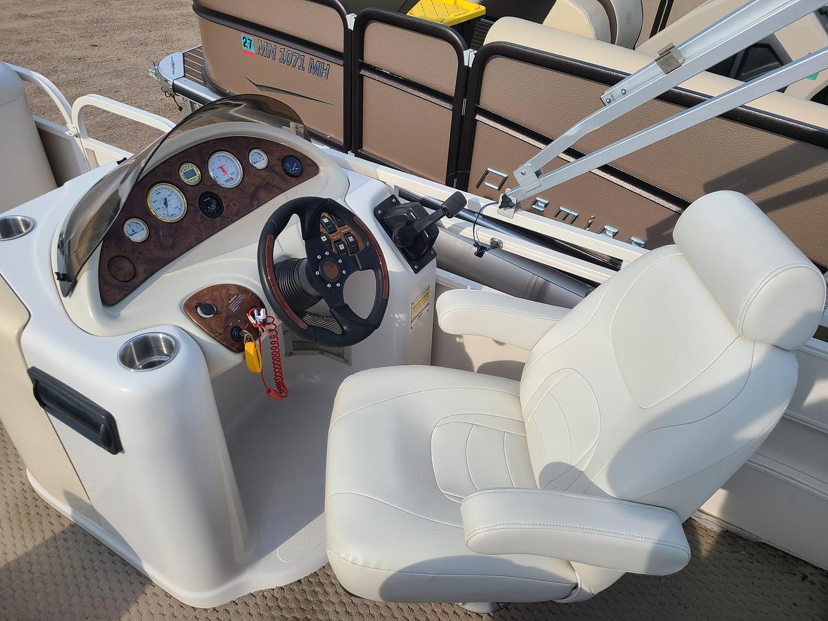 Used 2005 Starcraft Elite 206 With A 50HP Honda Motor & Bunk Trailer