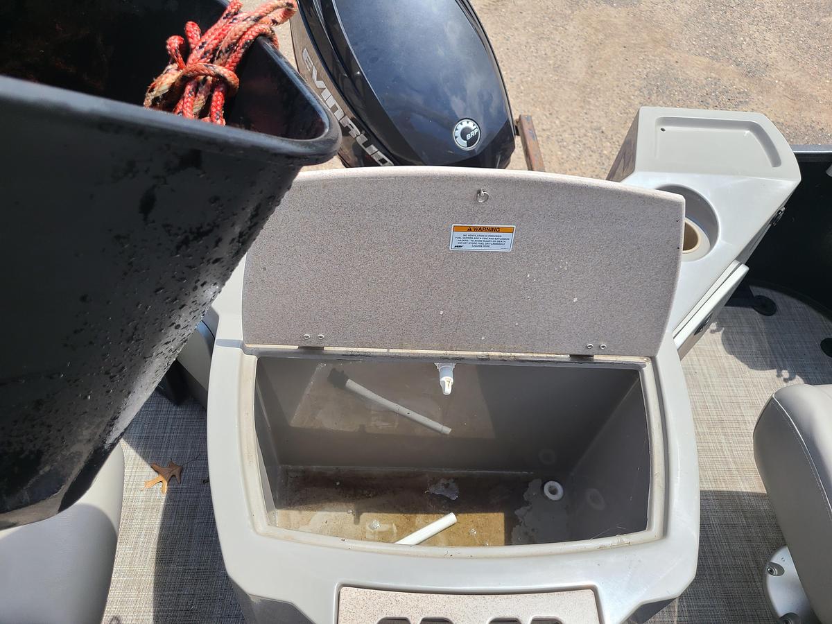 Used 2015 Premier 221 Gemini With A 115HP Evinrude ETEC Motor