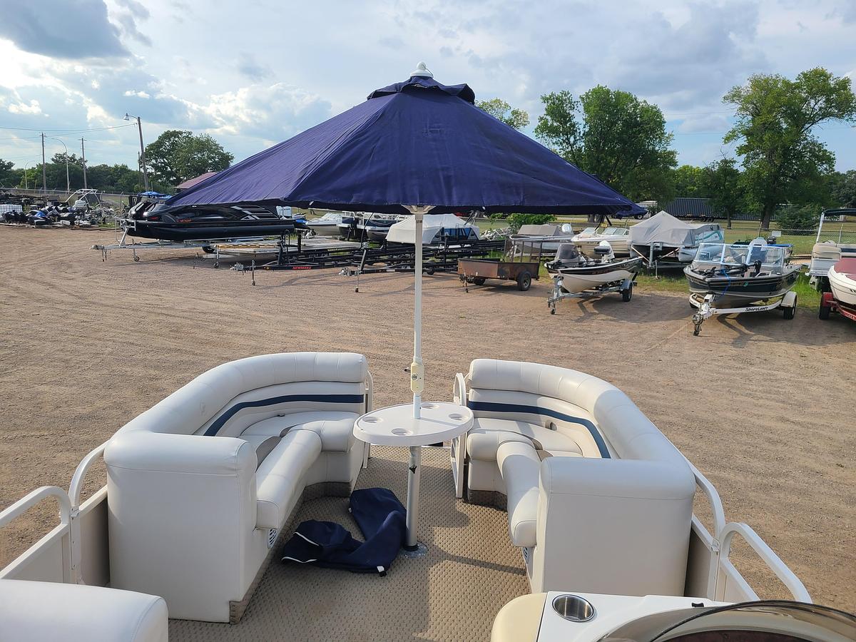 Used 2005 Starcraft Elite 206 With A 50HP Honda Motor & Bunk Trailer
