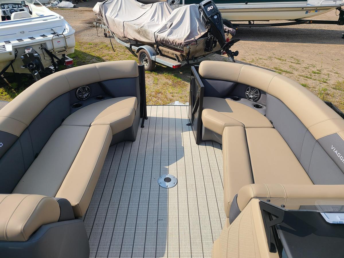 2026 Viaggio Lago V22R With A Suzuki 115HP Motor