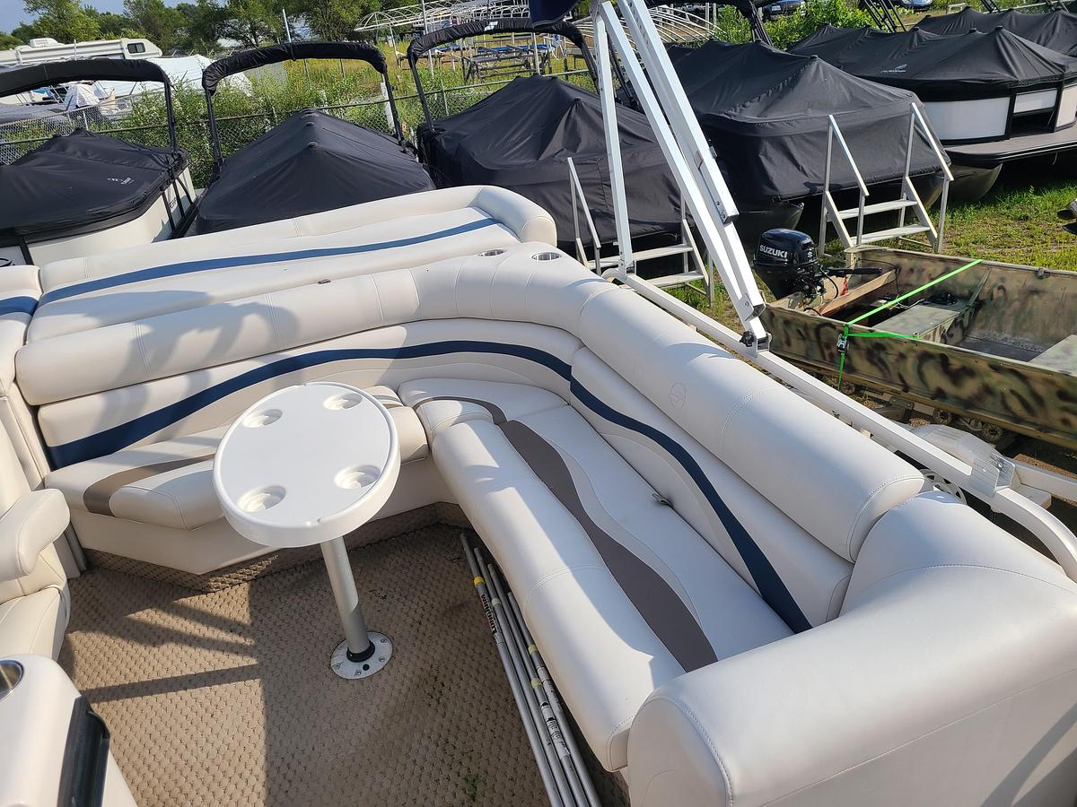 Used 2005 Starcraft Elite 206 With A 50HP Honda Motor & Bunk Trailer