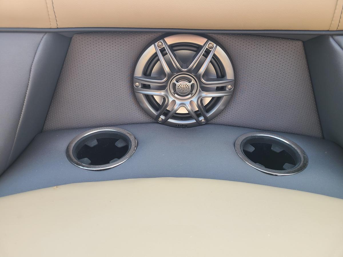 2026 Viaggio Lago V22R With A Suzuki 115HP Motor