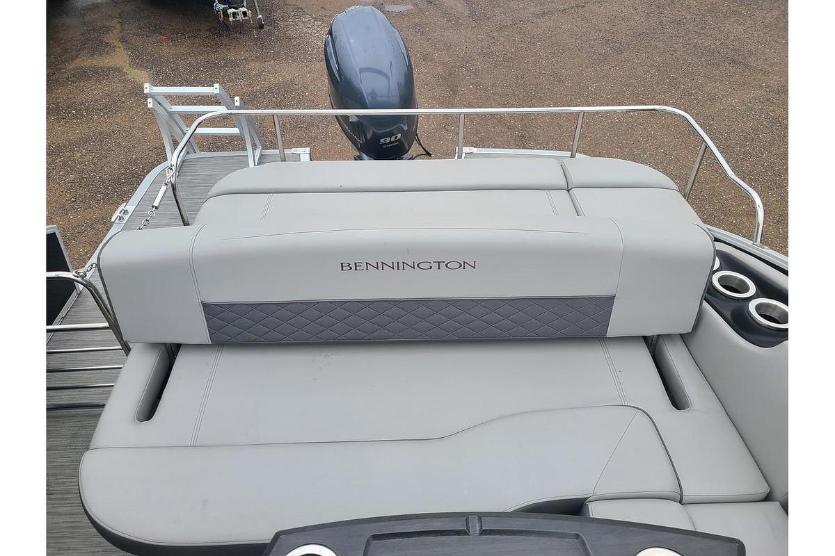 Used 2021 Bennington L22LSB Swingback W/ 90HP Yamaha