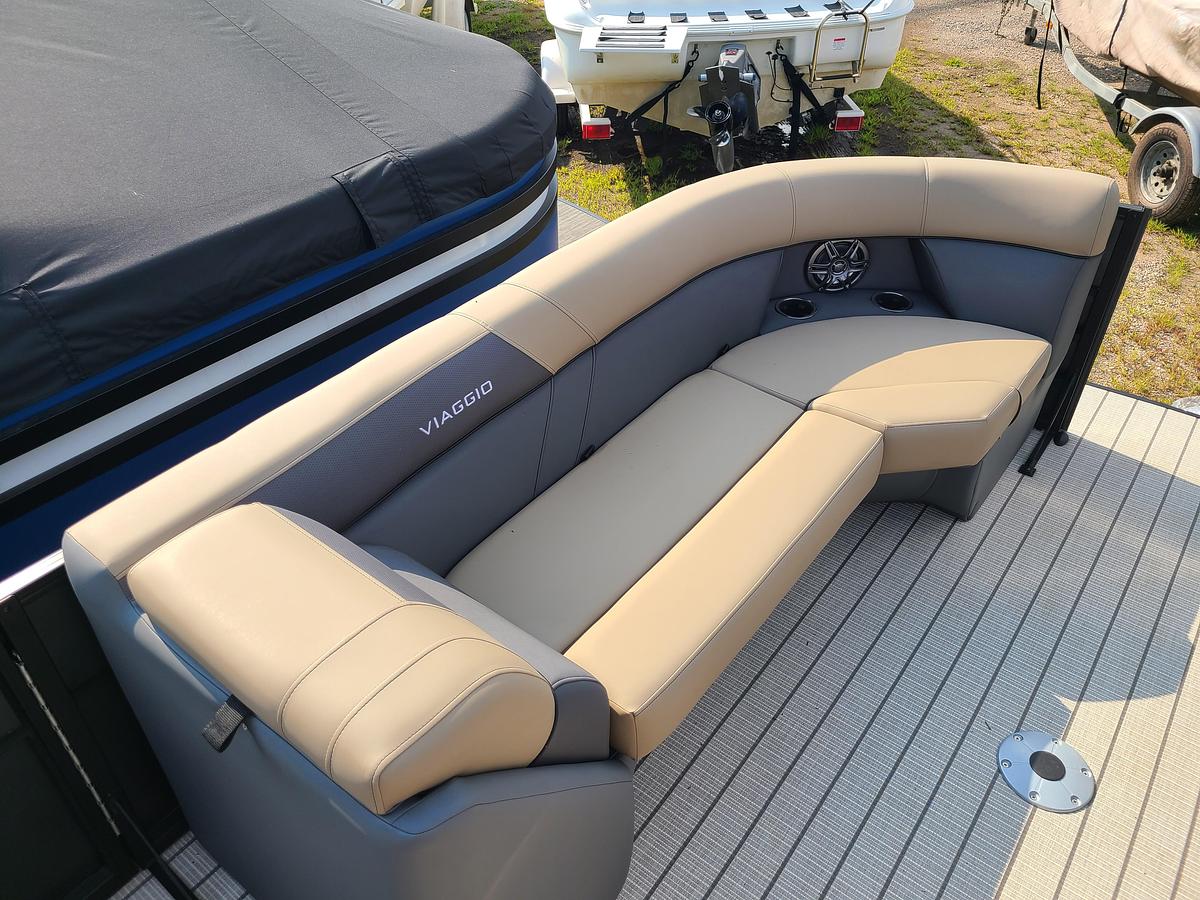 2026 Viaggio Lago V22R With A Suzuki 115HP Motor
