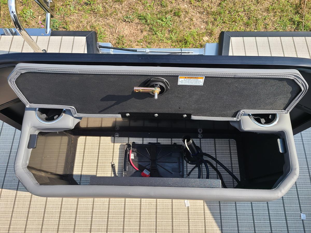 2026 Viaggio Lago V22R With A Suzuki 115HP Motor