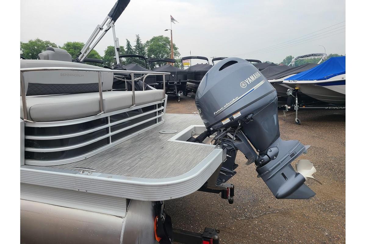 Used 2021 Bennington L22LSB Swingback W/ 90HP Yamaha