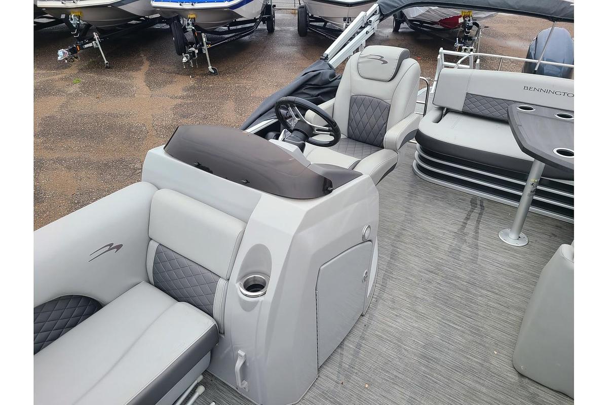 Used 2021 Bennington L22LSB Swingback W/ 90HP Yamaha