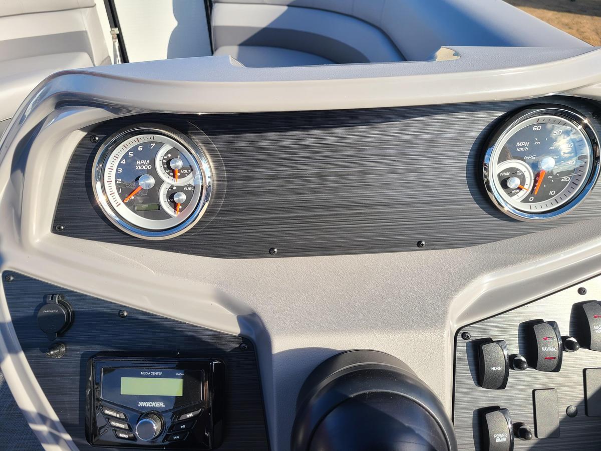 2026 Flagship Endurance E22CU Sportoon W/ Suzuki 200HP Motor **Demo Pontoon**