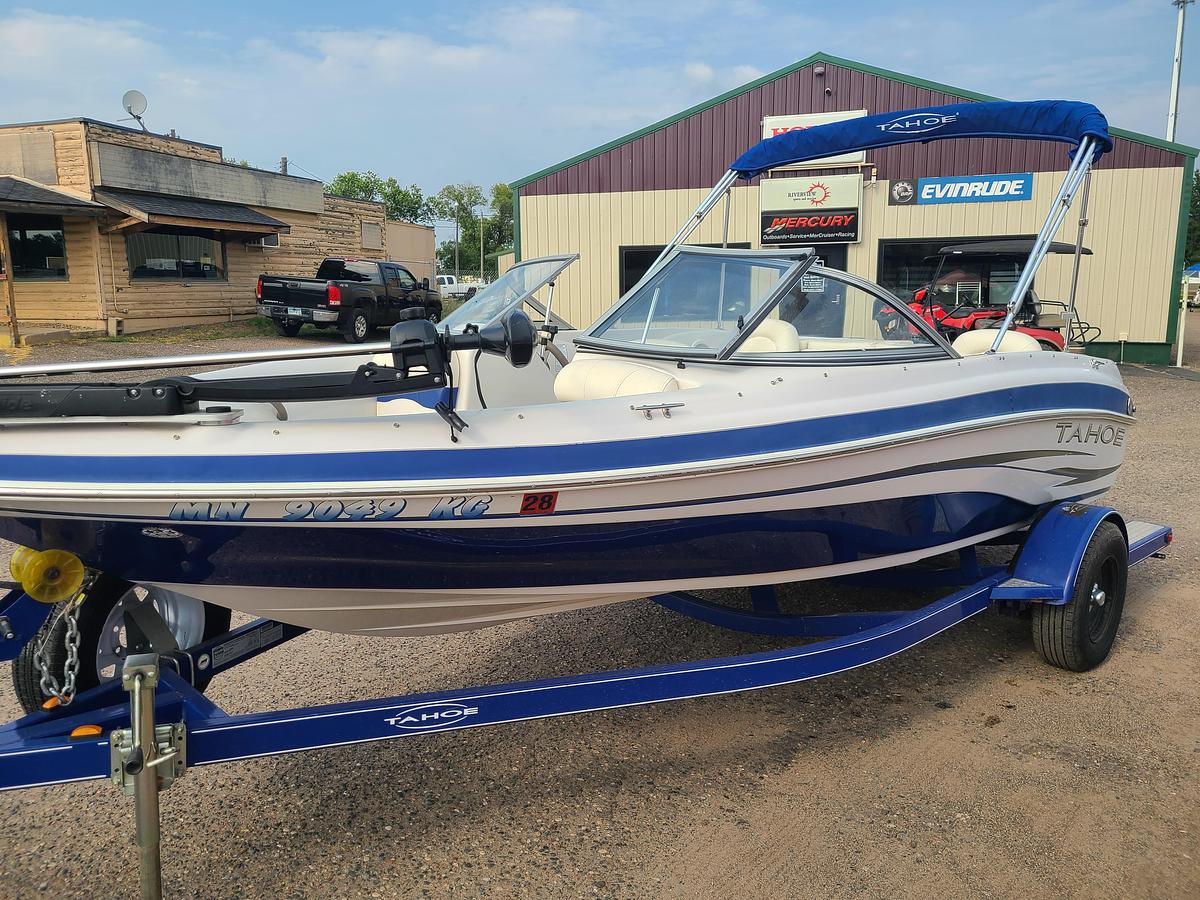 Used 2004 Tahoe Q4 Fish & Ski
