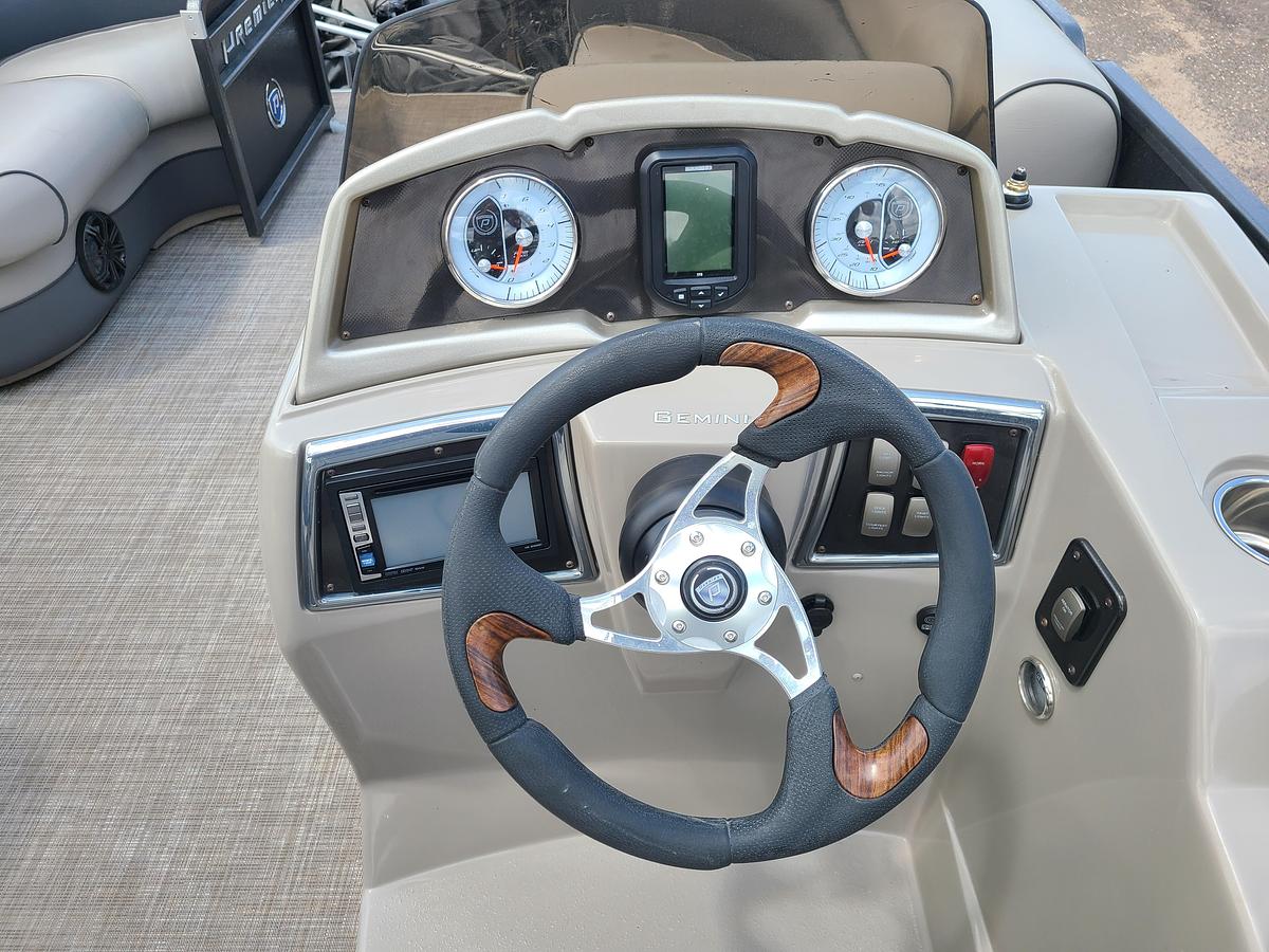 Used 2015 Premier 221 Gemini With A 115HP Evinrude ETEC Motor