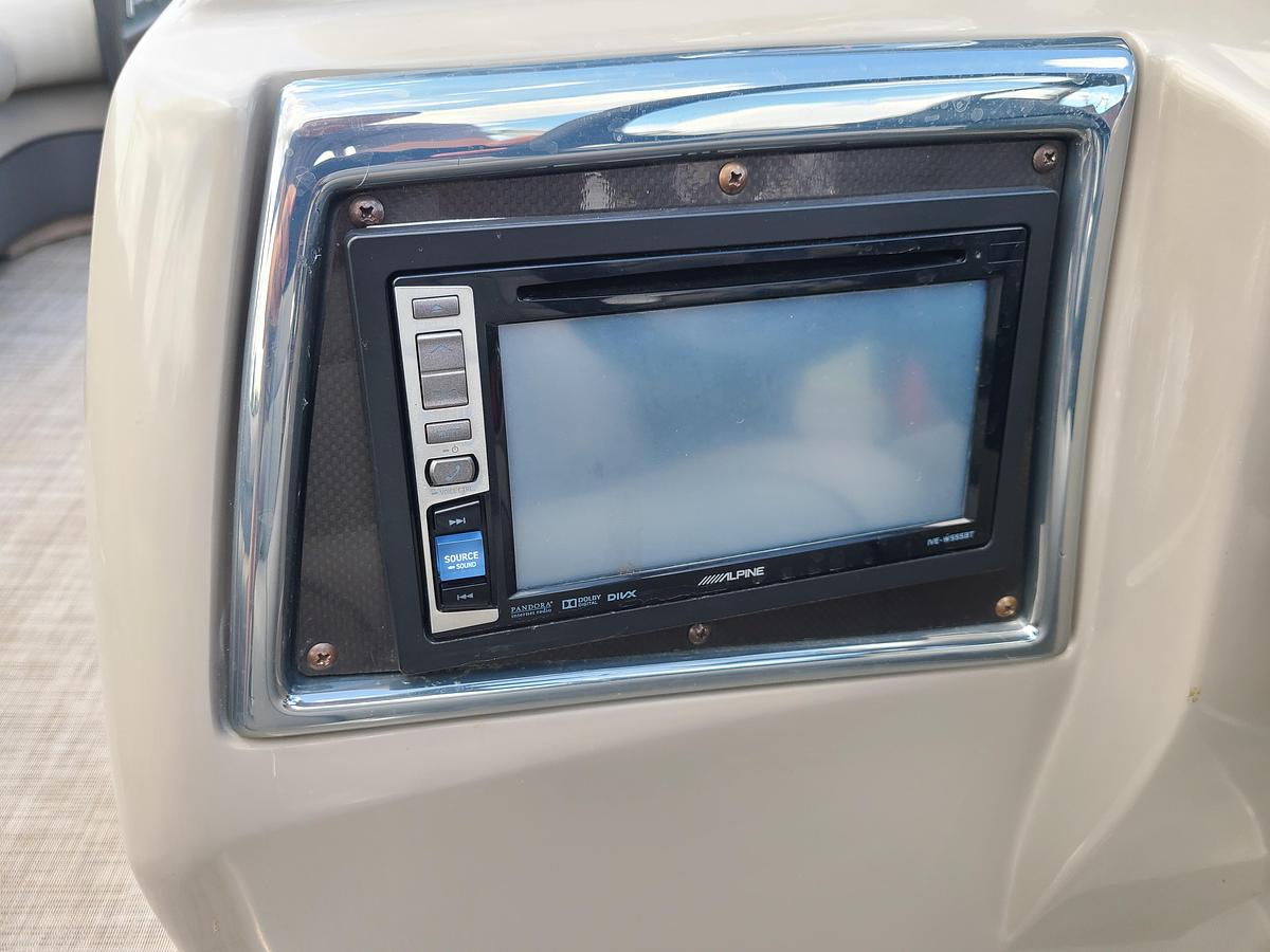 Used 2015 Premier 221 Gemini With A 115HP Evinrude ETEC Motor