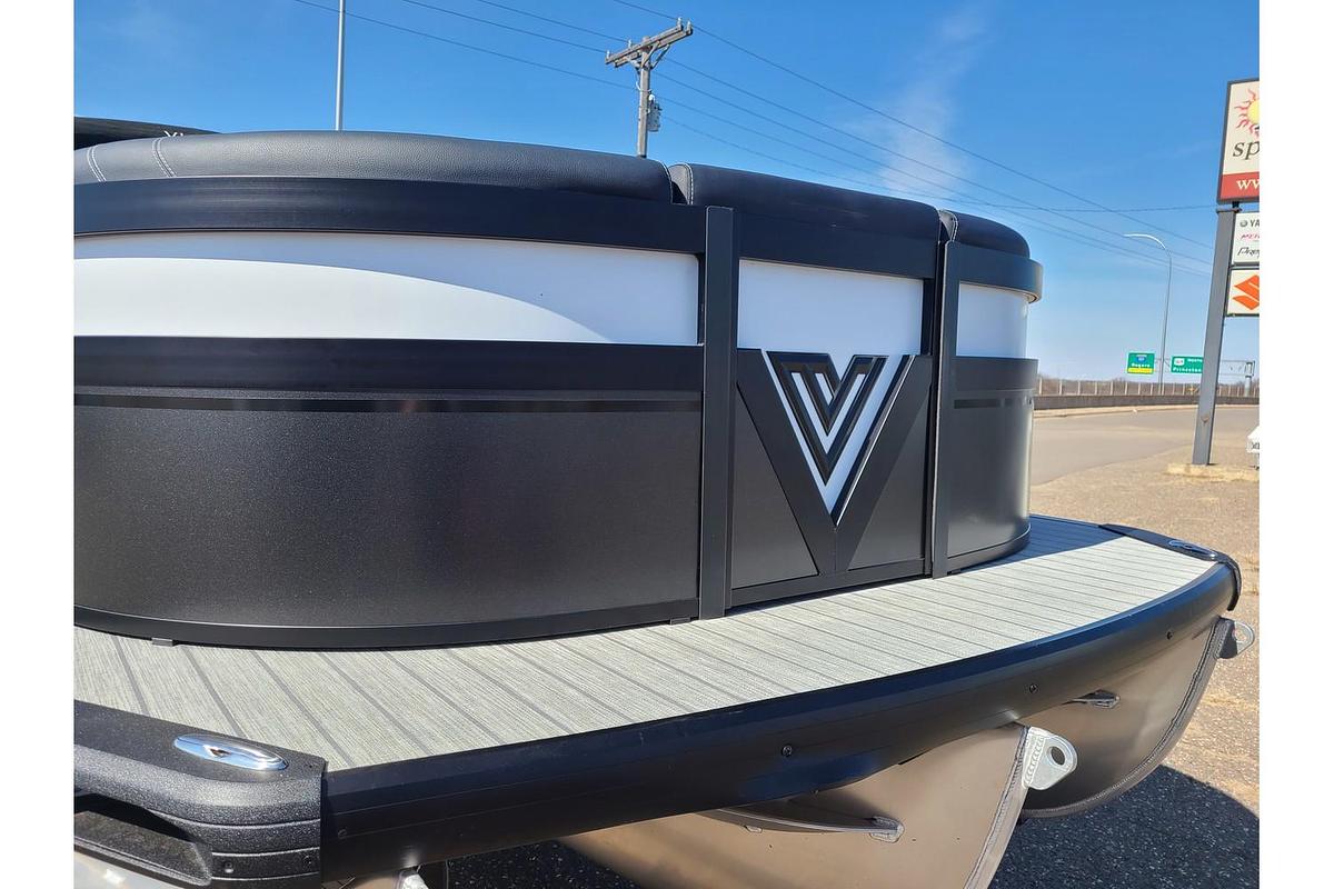 2025 Viaggio Diamante 26U With Suzuki 250HP Stealth Motor & Trailer