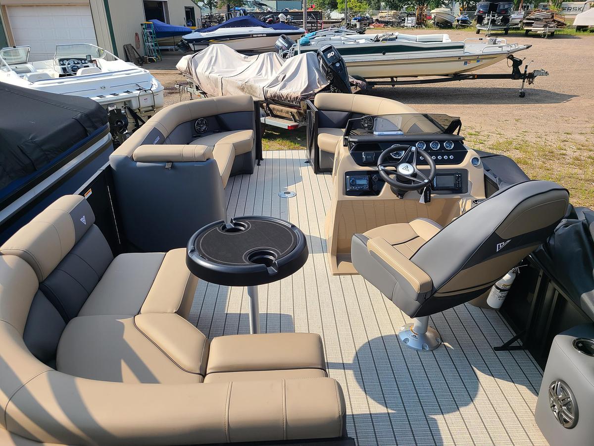 2026 Viaggio Lago V22R With A Suzuki 115HP Motor