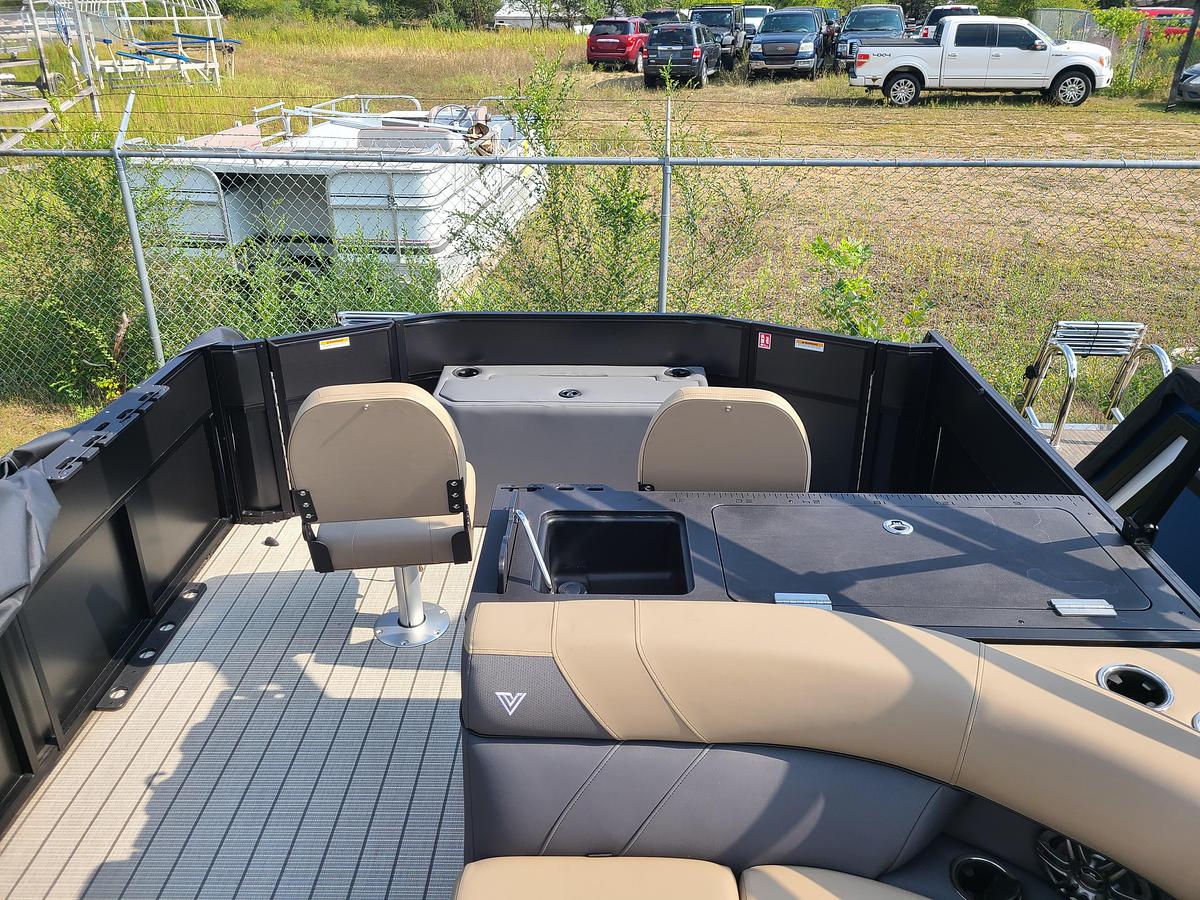 2026 Viaggio Lago V22R With A Suzuki 115HP Motor