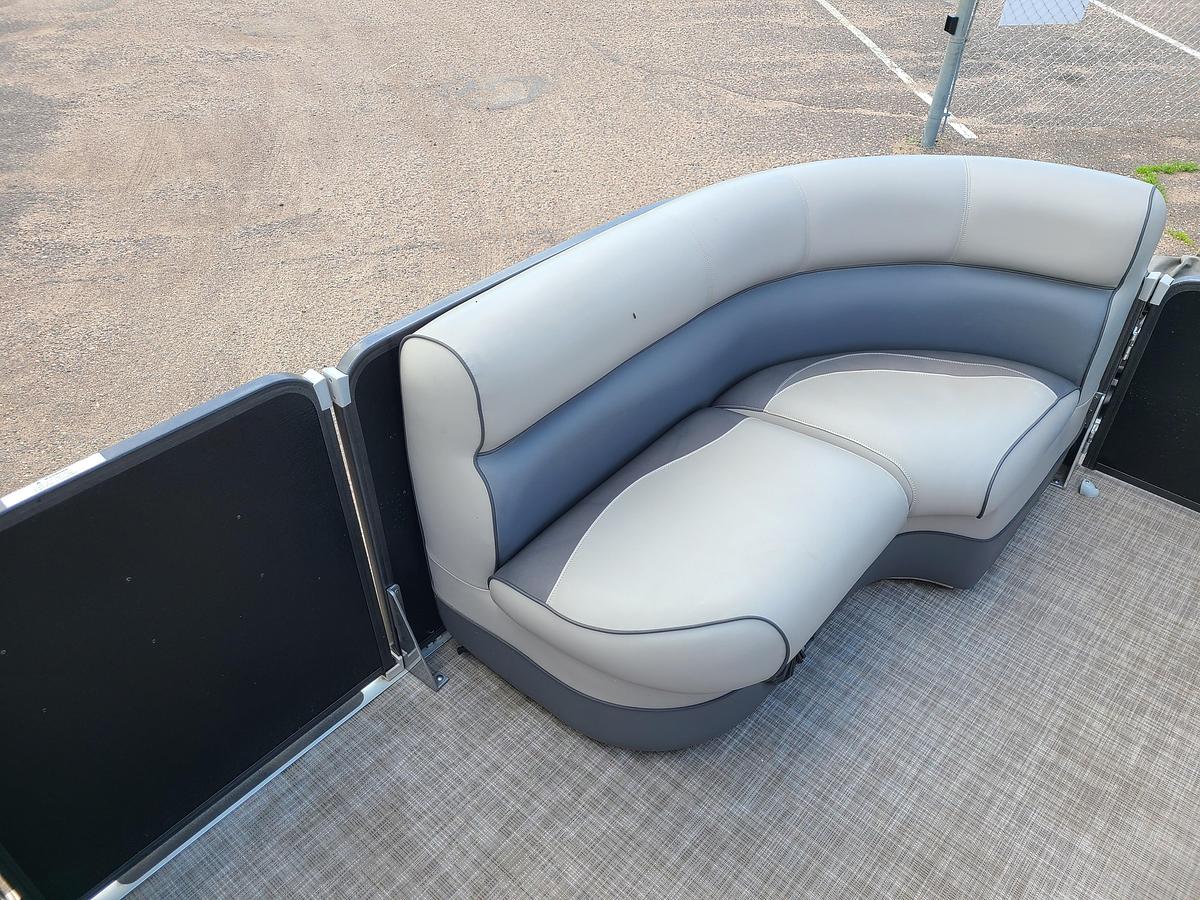 Used 2015 Premier 221 Gemini With A 115HP Evinrude ETEC Motor