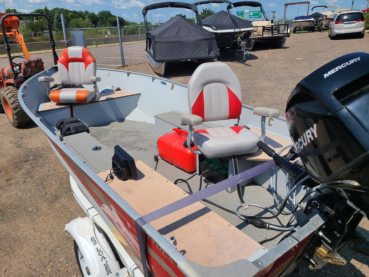 Used 2006 Lund WC-14DLX W/ A 2012 Mercury 25HP Motor & EZ Load'r Roller Trailer
