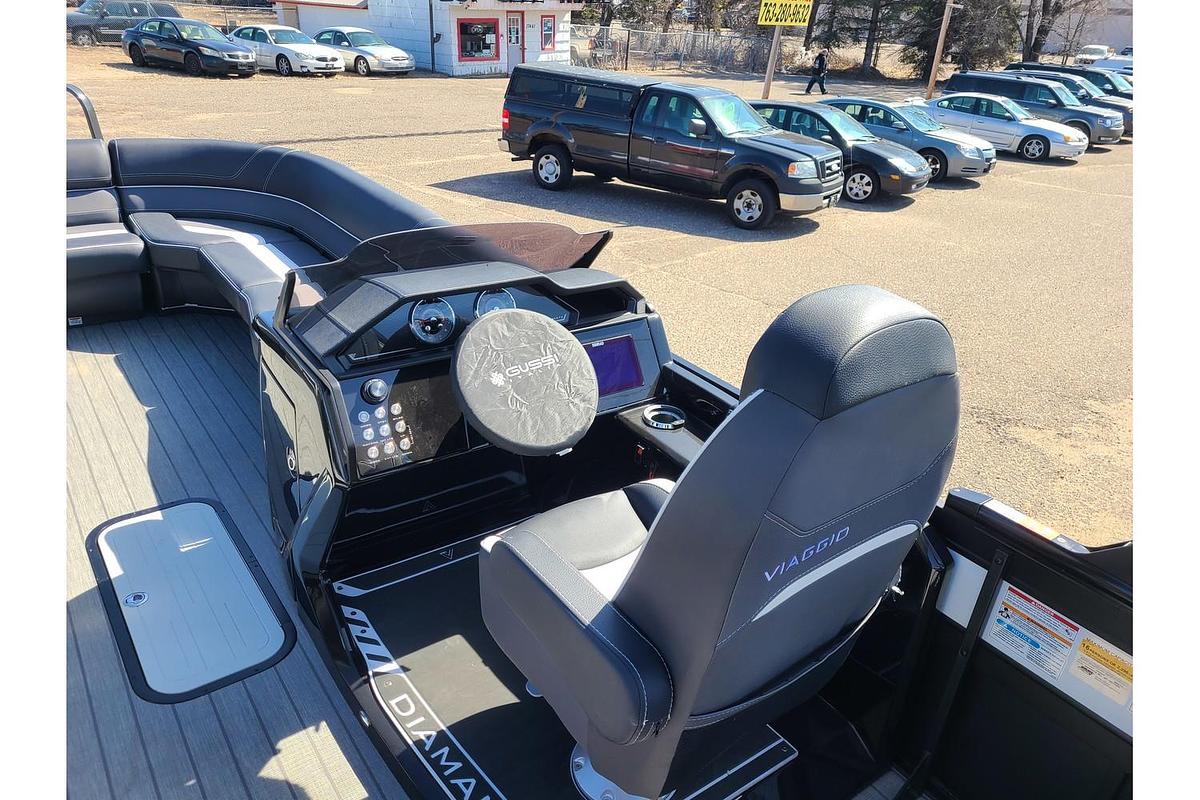 2025 Viaggio Diamante 26U With Suzuki 250HP Stealth Motor & Trailer