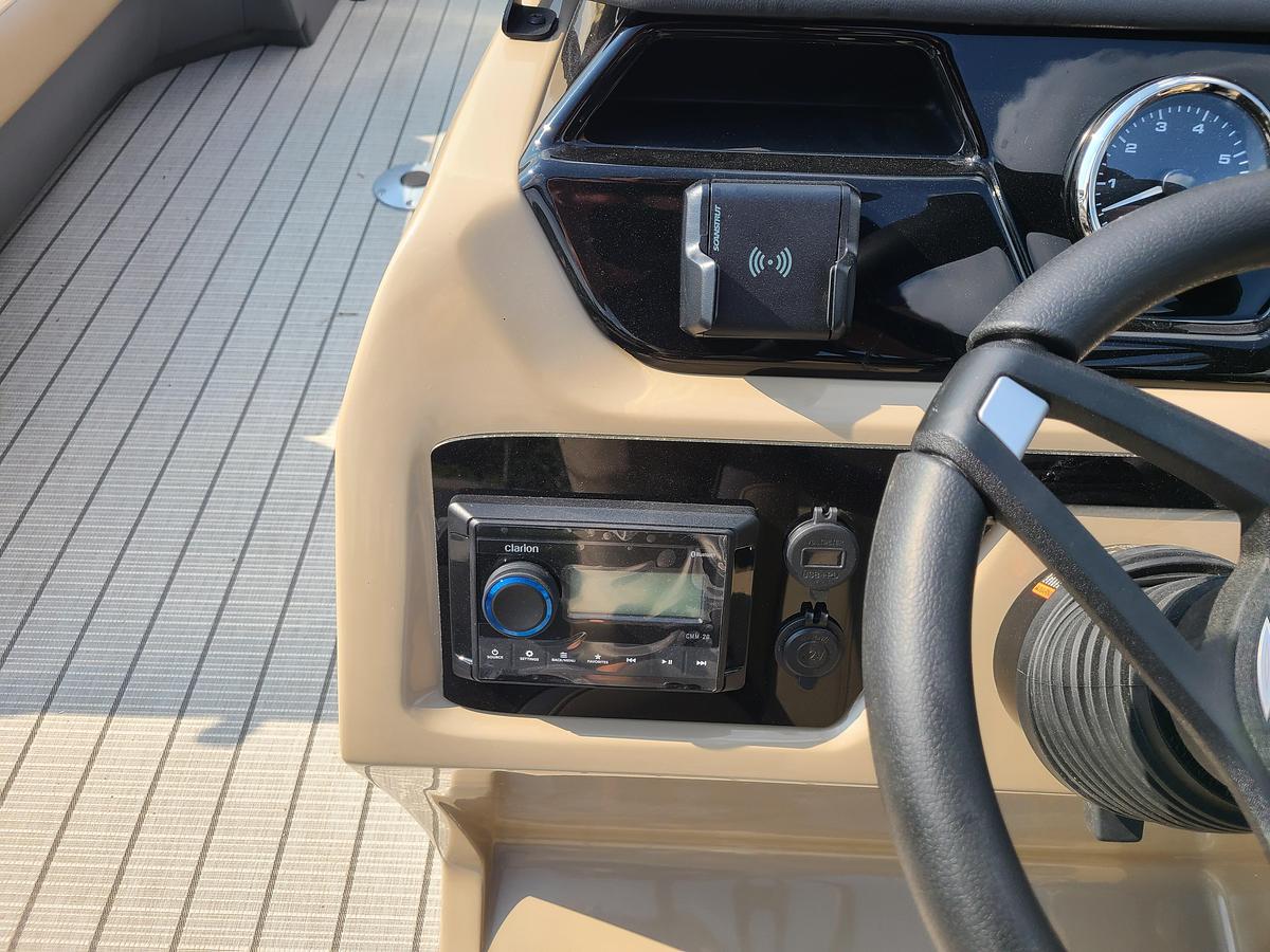 2026 Viaggio Lago V22R With A Suzuki 115HP Motor