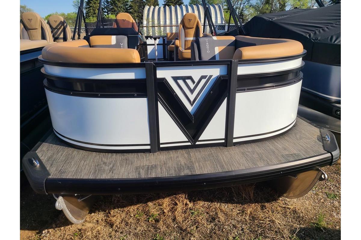 2025 Viaggio Lago X22U With A 115HP Suzuki Stealth Motor