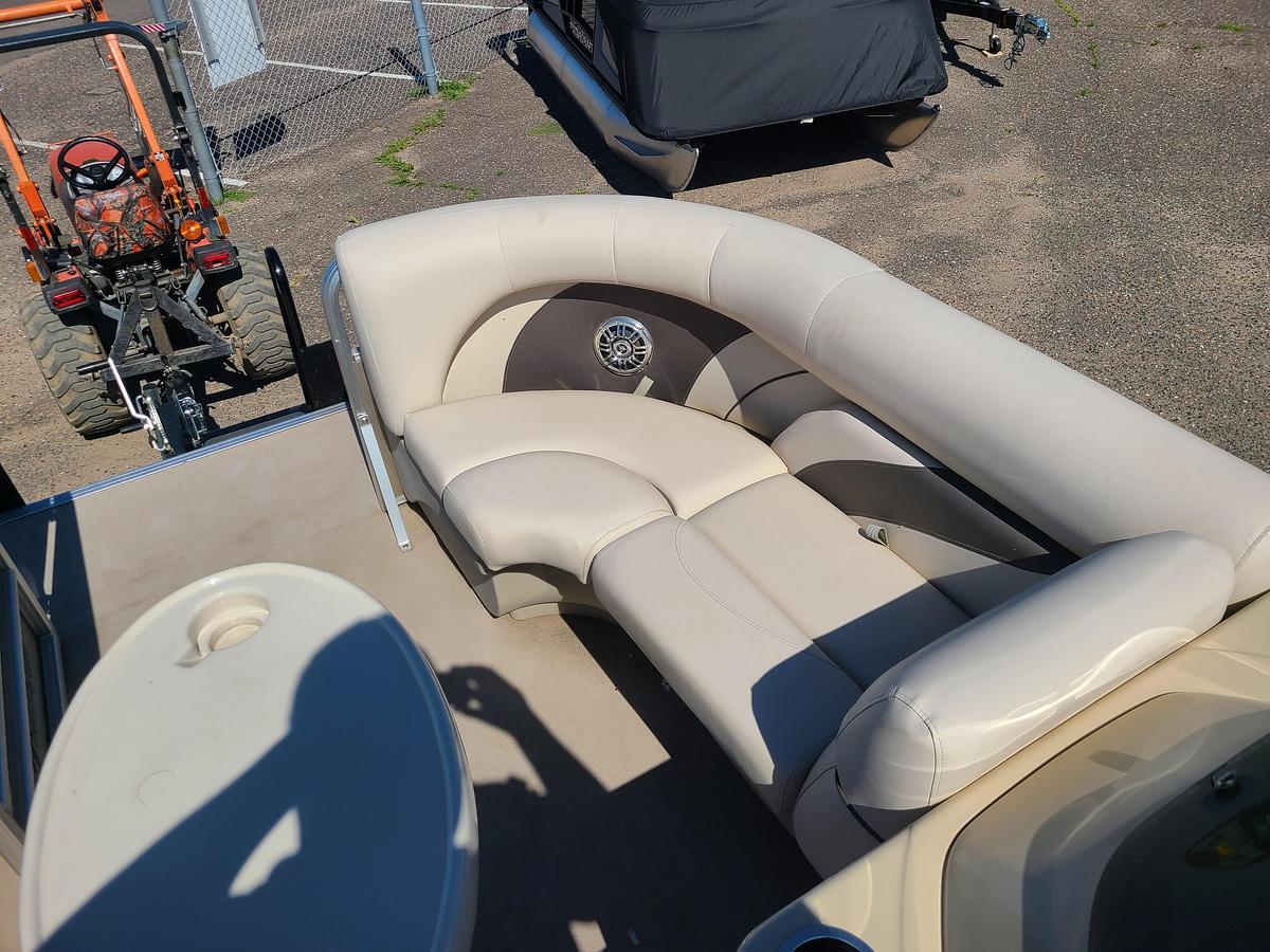 Used 2017 Sun Chaser 8520CRS With A 40HP Yamaha & Trailer