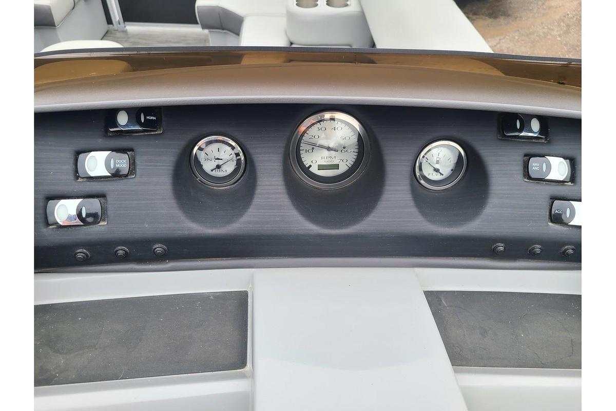 Used 2021 Bennington L22LSB Swingback W/ 90HP Yamaha