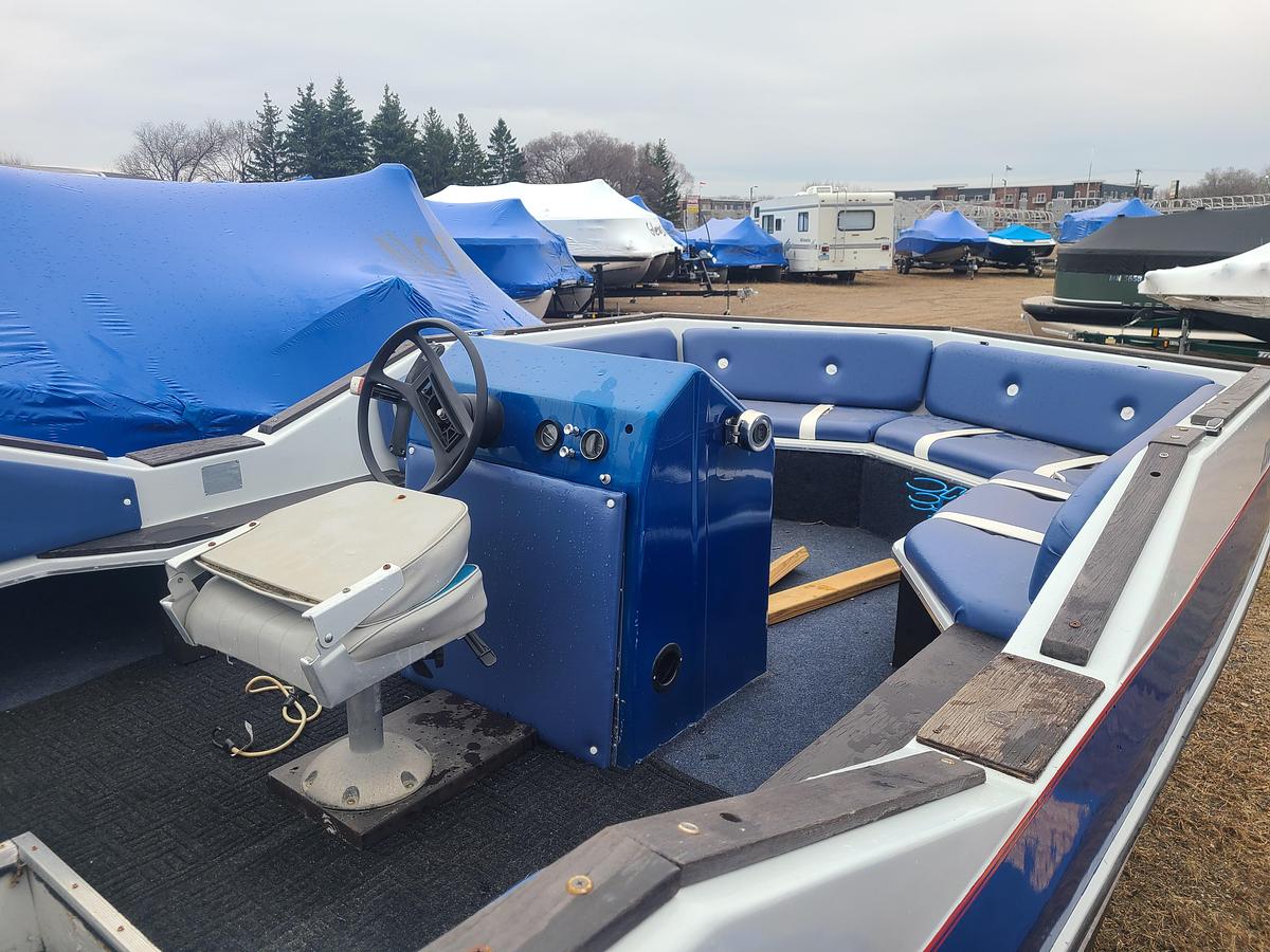 Used 1980 Sylvan 17' Deckboat