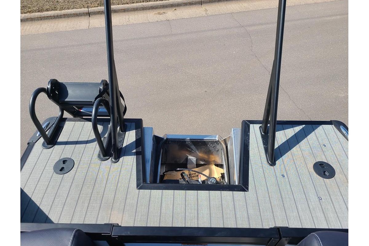 2025 Viaggio Diamante 26U With Suzuki 250HP Stealth Motor & Trailer