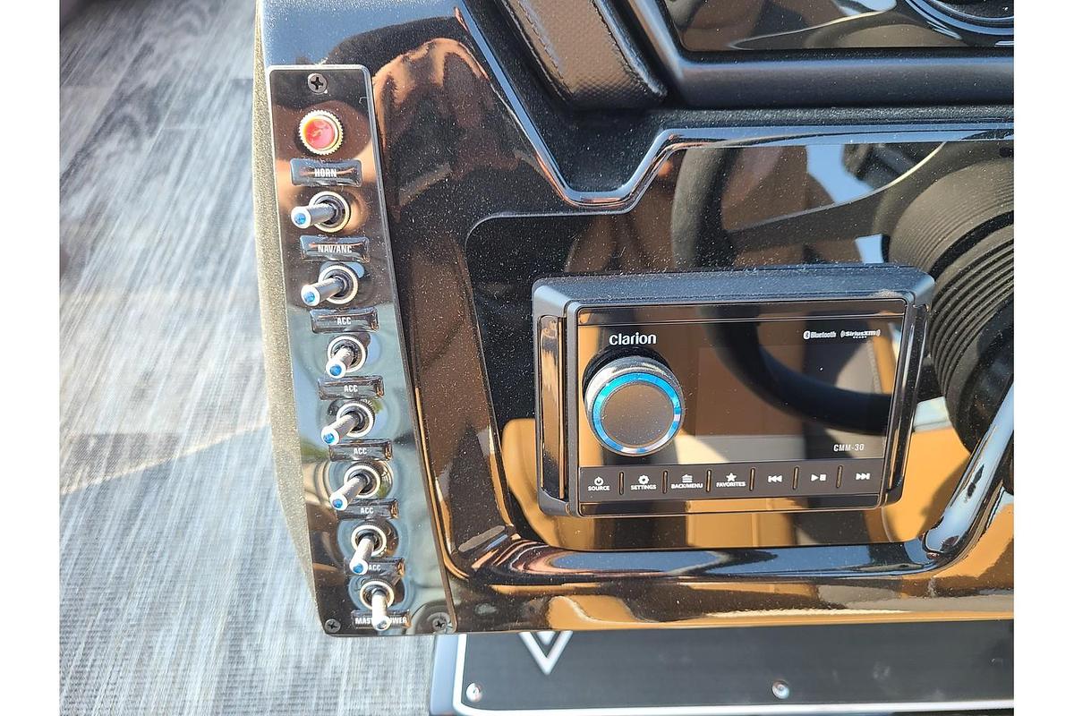 2025 Viaggio Lago X22U With A 115HP Suzuki Stealth Motor