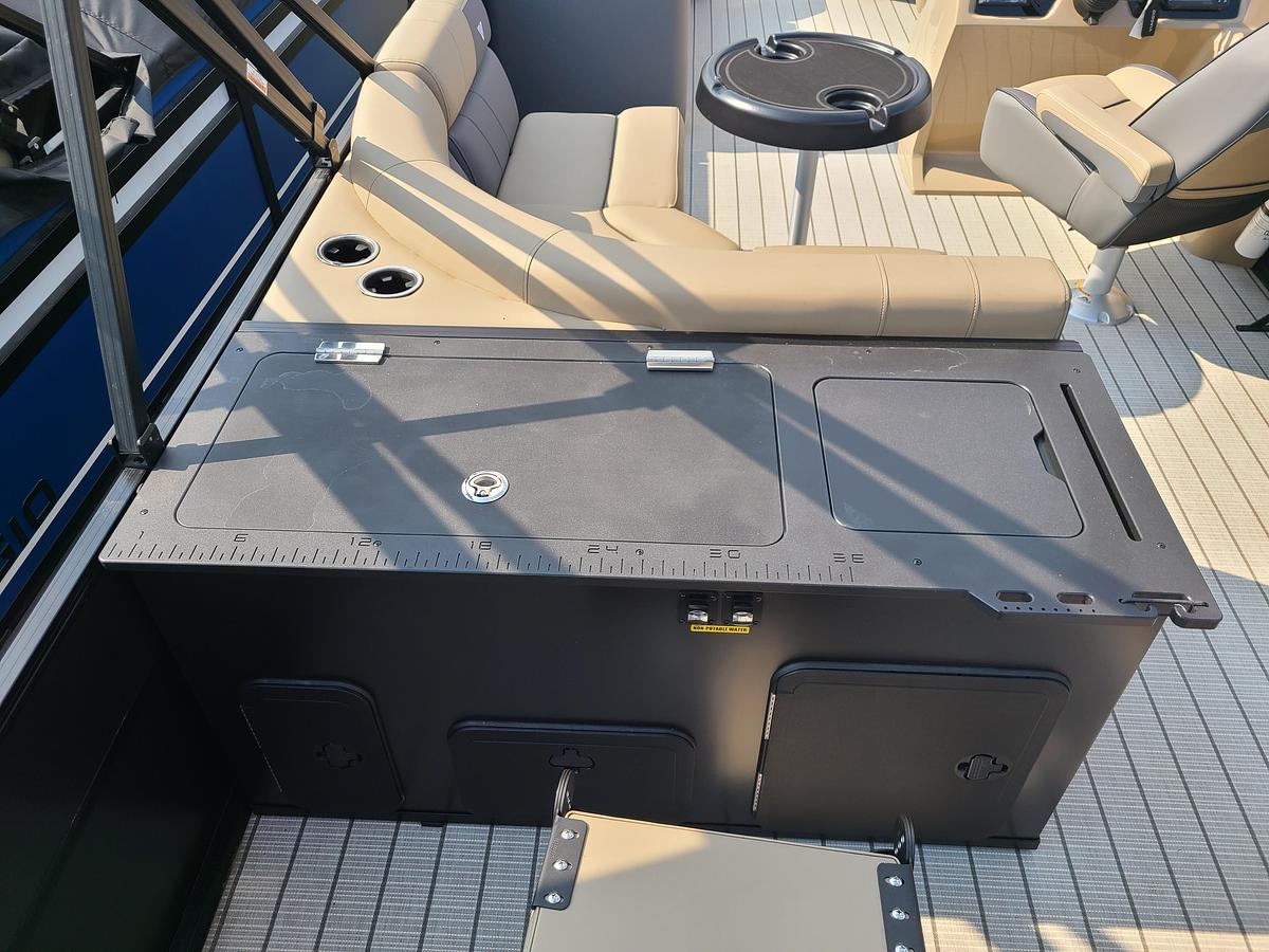 2026 Viaggio Lago V22R With A Suzuki 115HP Motor