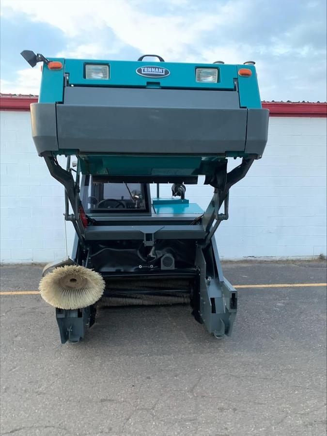Used 2017 Tennant 800 Ride On Floor Parking Lot Sweeper w Cab Heat 448 Hrs