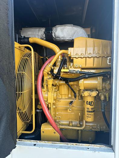 Used Caterpillar Cat XQ200 200 Kw 1&3 Phase Towable Diesel Generator 3853 Hrs