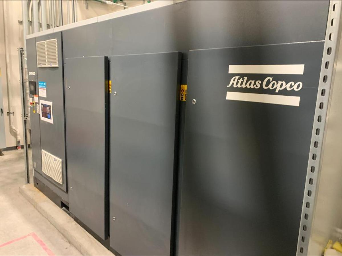 Used 2022 Atlas Copco ZA5VSD Oil Free VSD Rotary Screw Air Compressor 2124 Hrs 335 HP