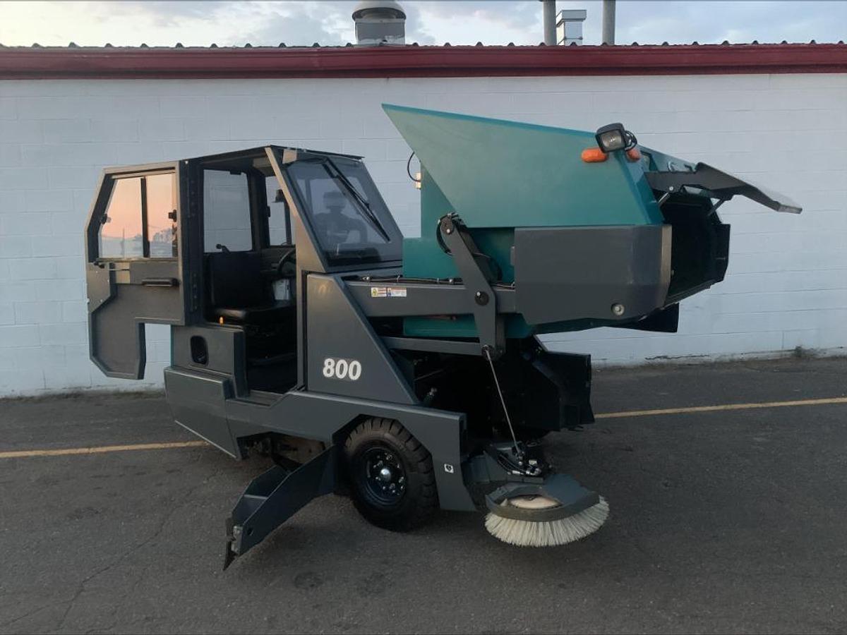 Used 2017 Tennant 800 Ride On Floor Parking Lot Sweeper w Cab Heat 448 Hrs