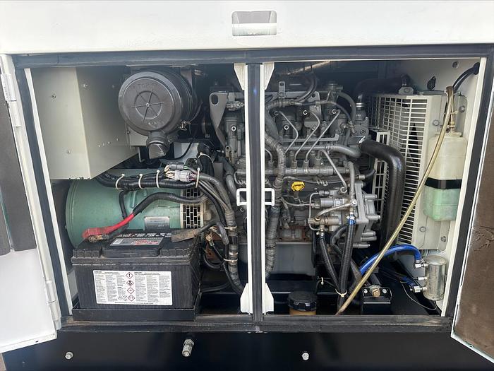 Used MQ MultiQuip WhisperWatt 25 KVA 20 Kw towable generator DCA-25SSIU4F 2487 HRS