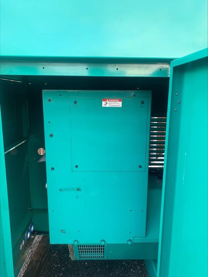 Used 2010 Cummins Onan GGLB 150 Kw Natural Gas or Propane Standby Generator