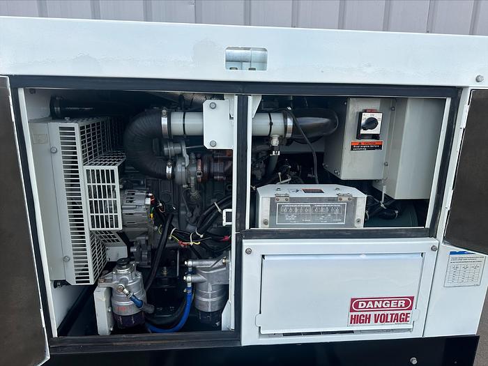 Used MQ MultiQuip WhisperWatt 25 KVA 20 Kw towable generator DCA-25SSIU4F 2487 HRS