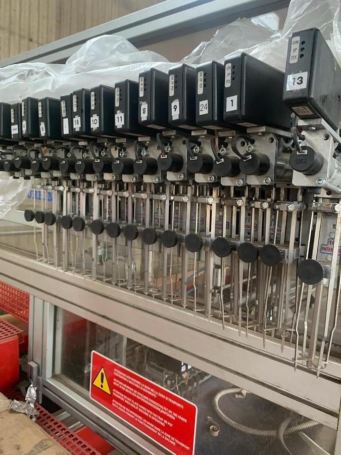 Used Urbinati RW32 Transplanter 4 Seedlings Robotic Programmable Transplanting 40K per Hr