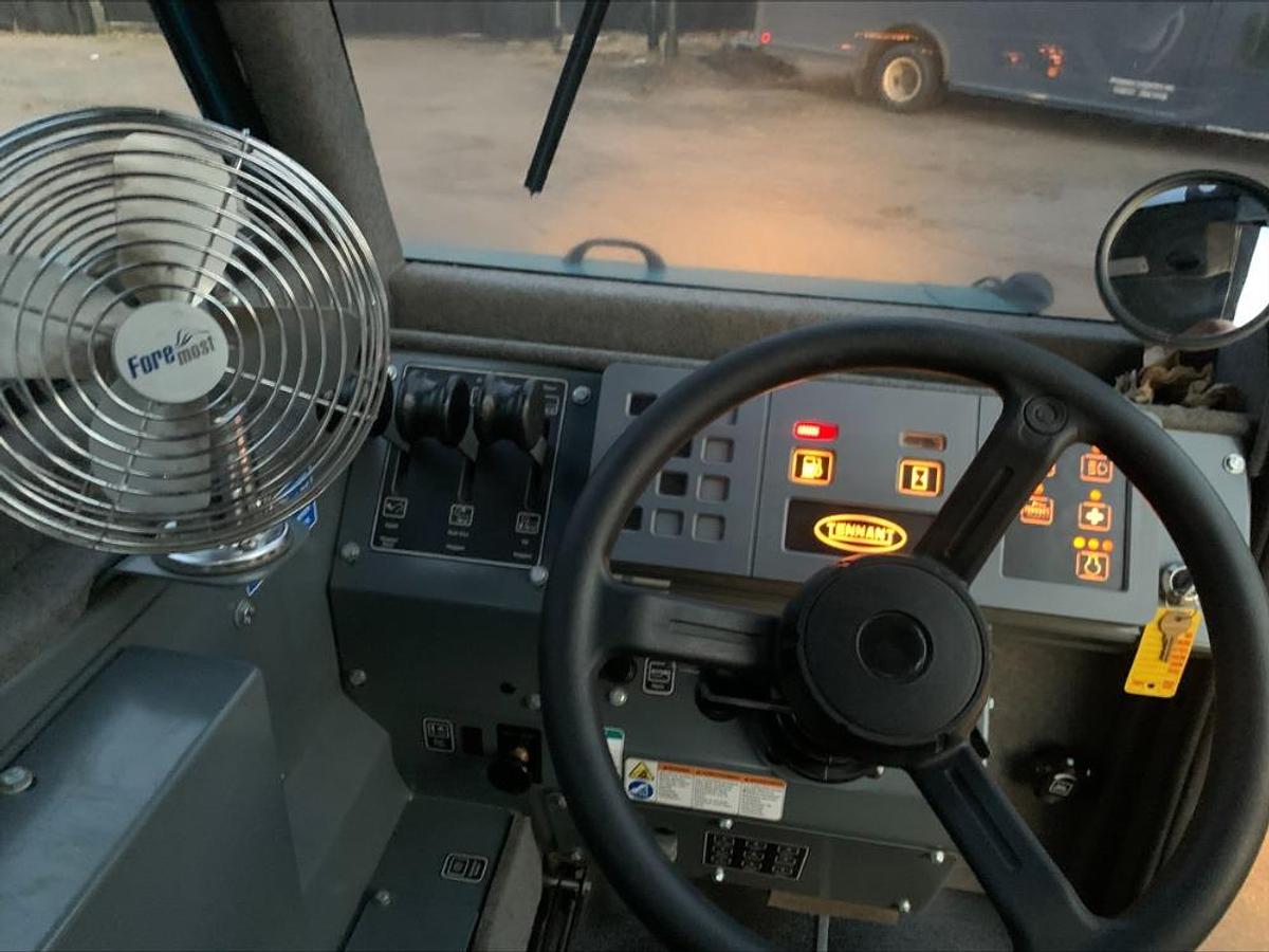 Used 2017 Tennant 800 Ride On Floor Parking Lot Sweeper w Cab Heat 448 Hrs