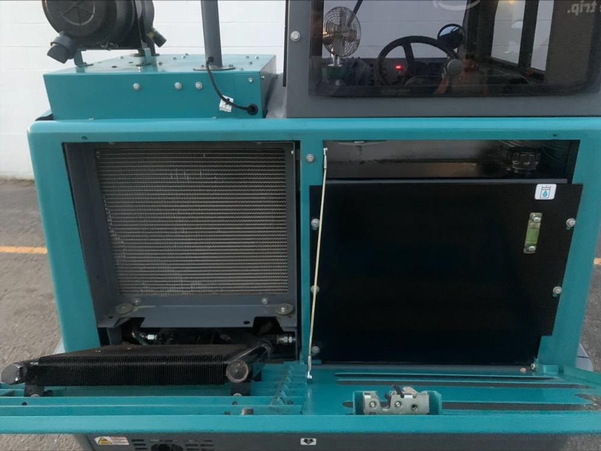 Used 2017 Tennant 800 Ride On Floor Parking Lot Sweeper w Cab Heat 448 Hrs