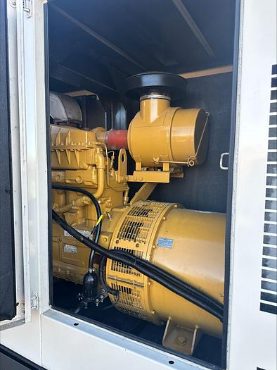 Used Caterpillar Cat XQ200 200 Kw 1&3 Phase Towable Diesel Generator 3853 Hrs