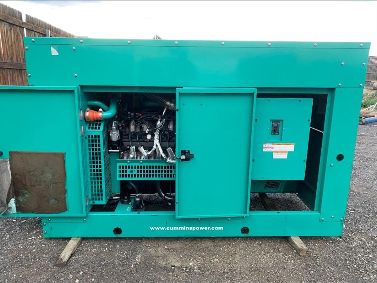 Used 2010 Cummins Onan GGLB 150 Kw Natural Gas or Propane Standby Generator