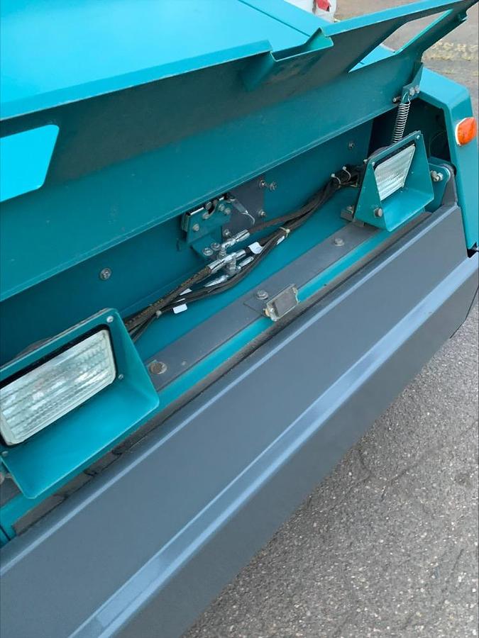 Used 2017 Tennant 800 Ride On Floor Parking Lot Sweeper w Cab Heat 448 Hrs