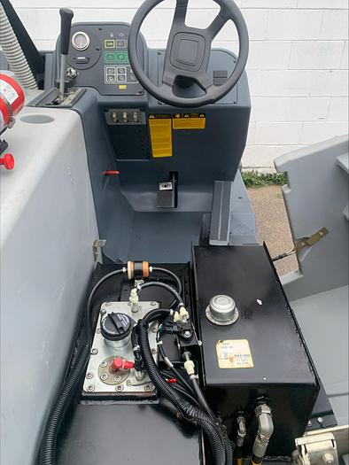 Used Advance SW8000 Ride on Sweeper Kubota 77" Warehouse Parking Lot indoor/outdoor 368 HRS