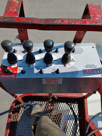 Used Elliott G85R Sign Crane on a 2007 International 4300 Flat Bed Truck - M28079