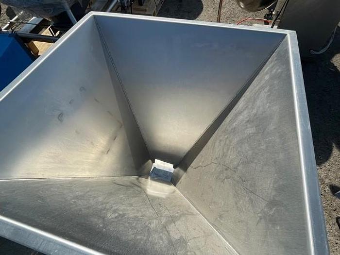 Used CDM Vibratory Feeder with Hopper Model BFZ-A