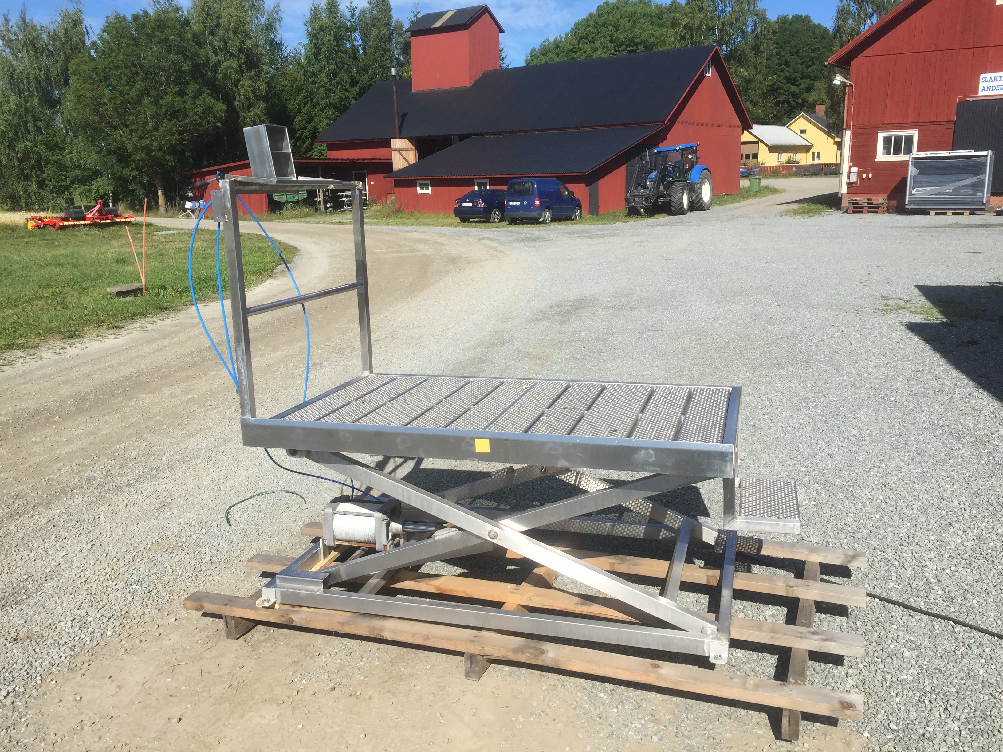 Begagnad Arbetsplattform 170×105, luft låg