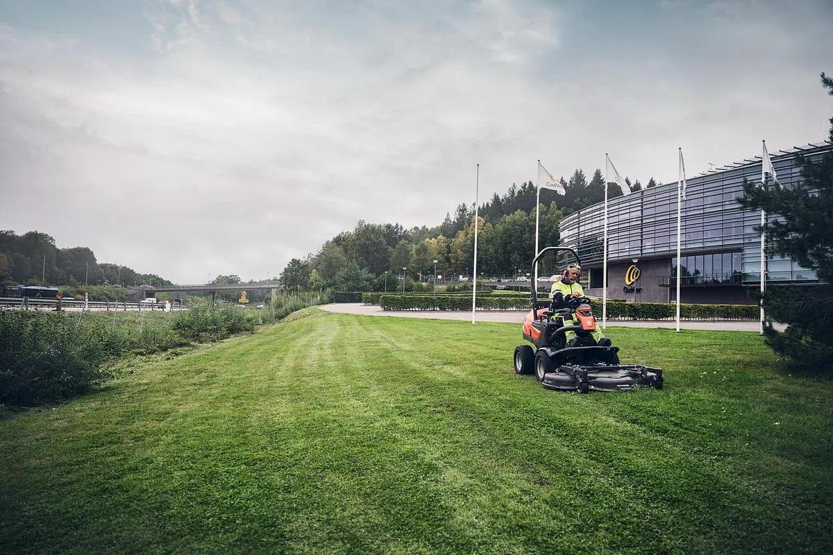 HUSQVARNA P 525DX with cabin