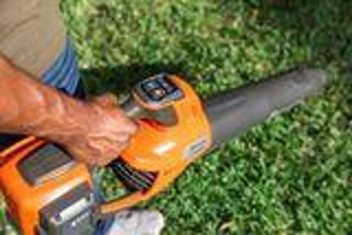 Husqvarna 350iB Leaf Blaster™ without battery and charger